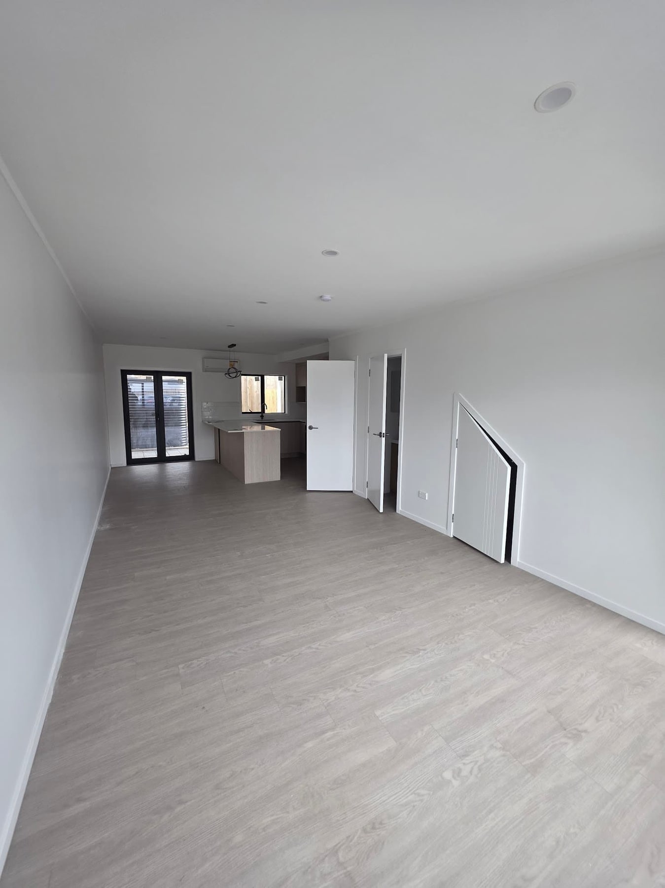 SPC and vinyl flooring installation